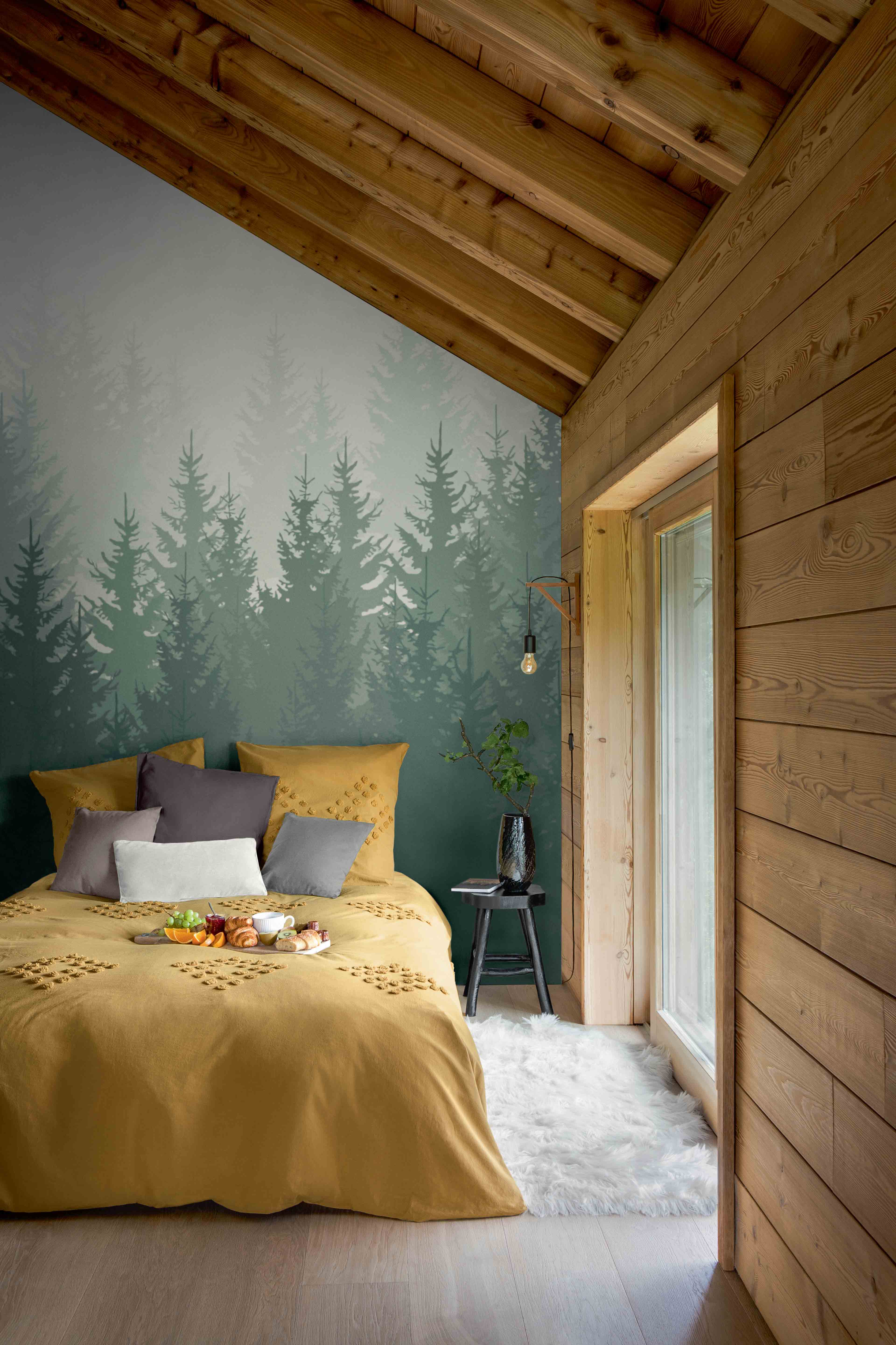 une chambre en bois aux tons jaunes